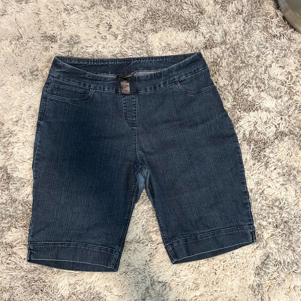 Women’s Mid-thigh Soft Denim shorts Size 16